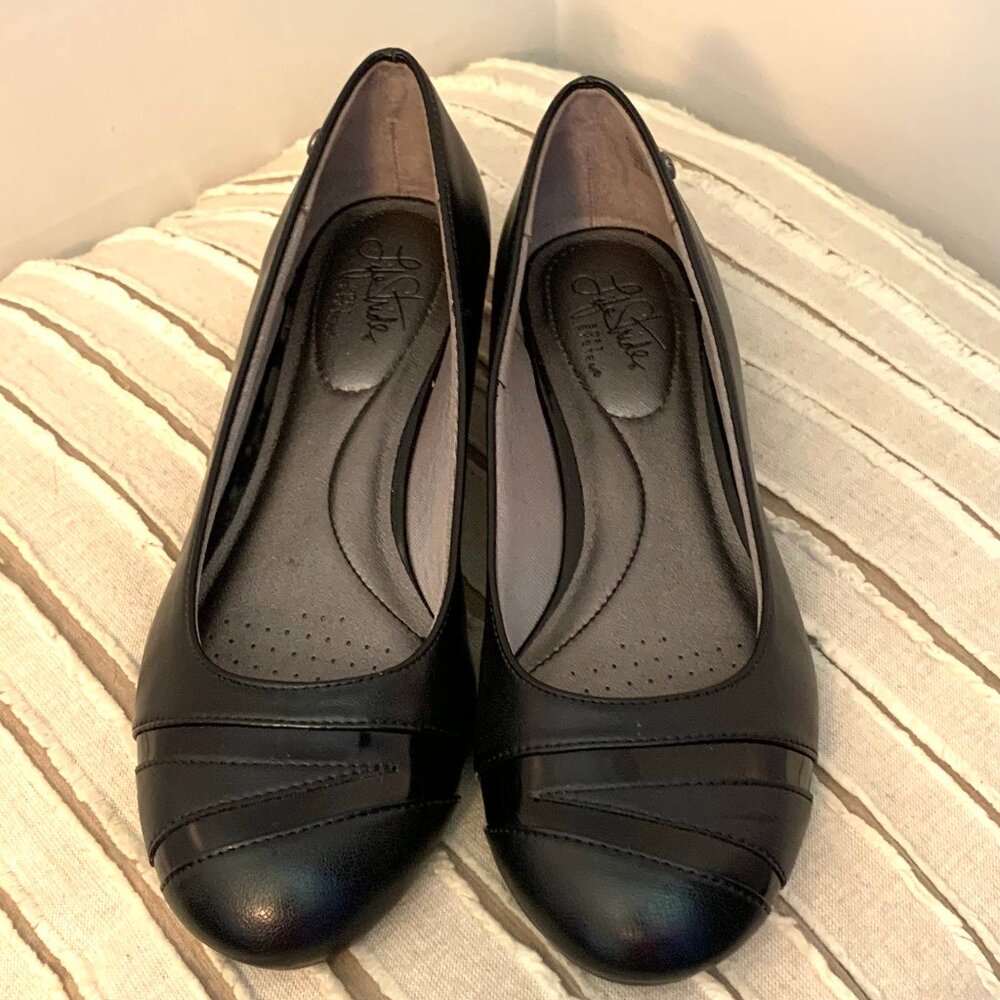 Life Stride Faris Wedge Pumps - Picture 2 of 7
